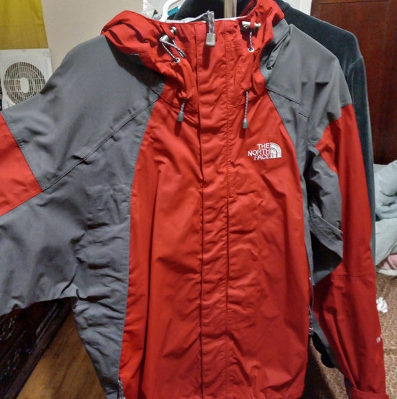 North face windbreaker - Picture 2 of 3